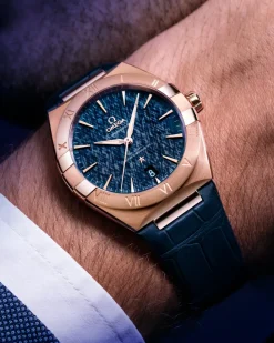 39 mm, Sedna™ gold on leather strap^OMEGA Fashion