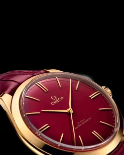 40 mm, yellow gold on leather strap^OMEGA New