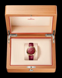 40 mm, yellow gold on leather strap^OMEGA New