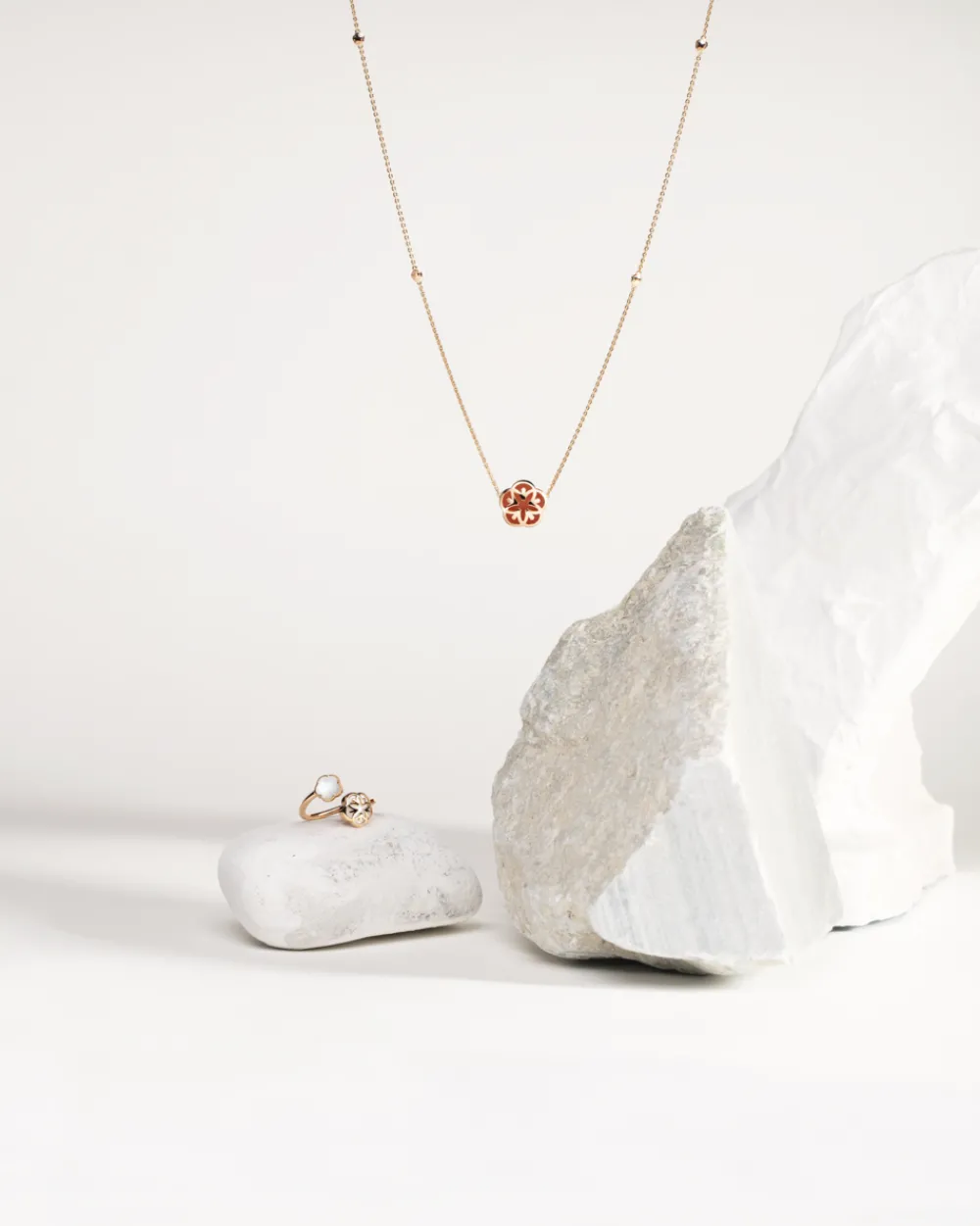 Necklace, 18k red gold, carnelian^OMEGA Online